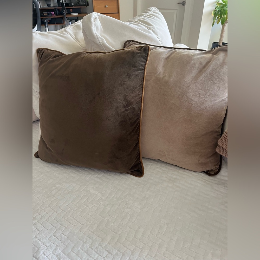 Set of 4 pillow covers 20x20